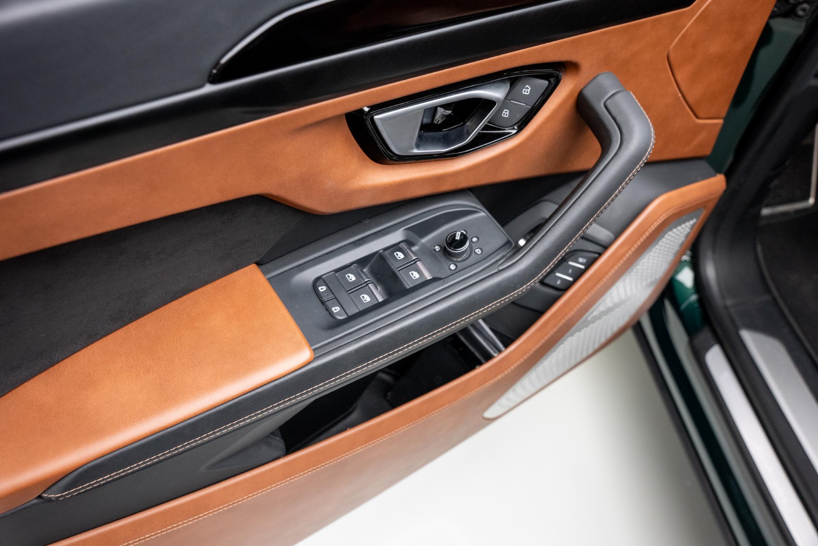 2023 LAMBORGHINI URUS S. FULL OPTION